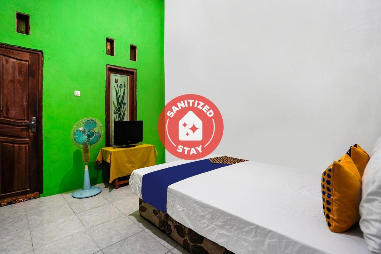 Oyo 91747 Gamping Homestay Syariah Gresik Buitenkant foto